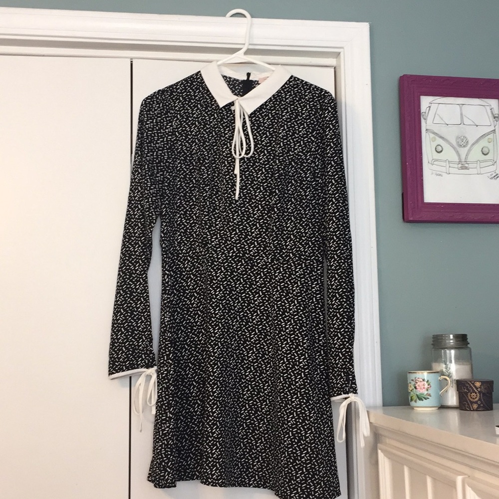 Super cute and preppy(ish) dress⭐️! Worn ONCE!